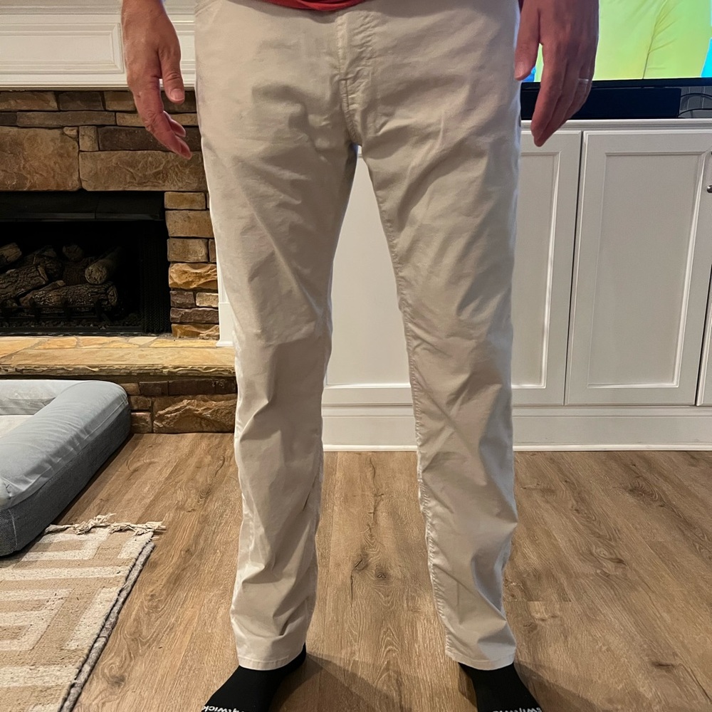 Faherty Movement 5-Pocket Pant in Light sand
